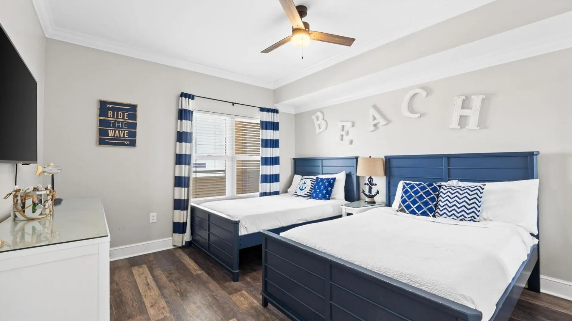 Apartment Majestic Beach Resort Tower 2 By Panhandle Getaways Panama City Beach United States