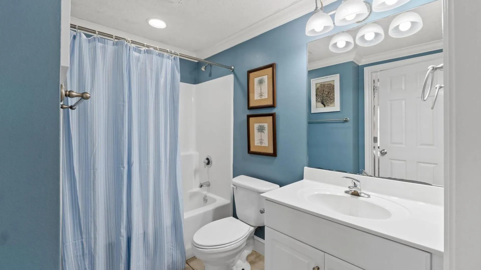 Apartment Majestic Beach Resort Tower 2 By Panhandle Getaways Panama City Beach United States